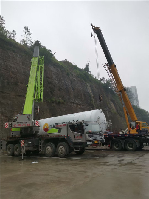 张掖市“不怕风雨冻”—— 吊车的 “恶劣环境适应” 技术